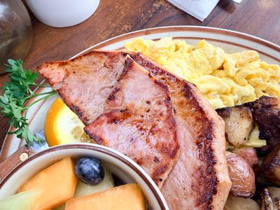 Linda's Seabreeze Café 6